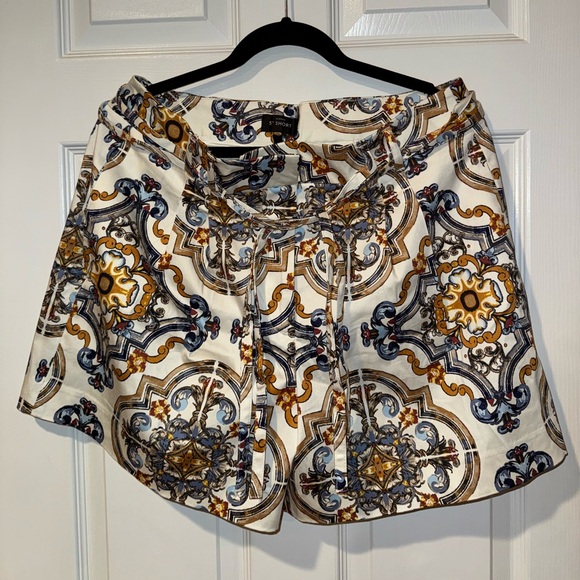 White House Black Market Pants - WHBM Print Shorts